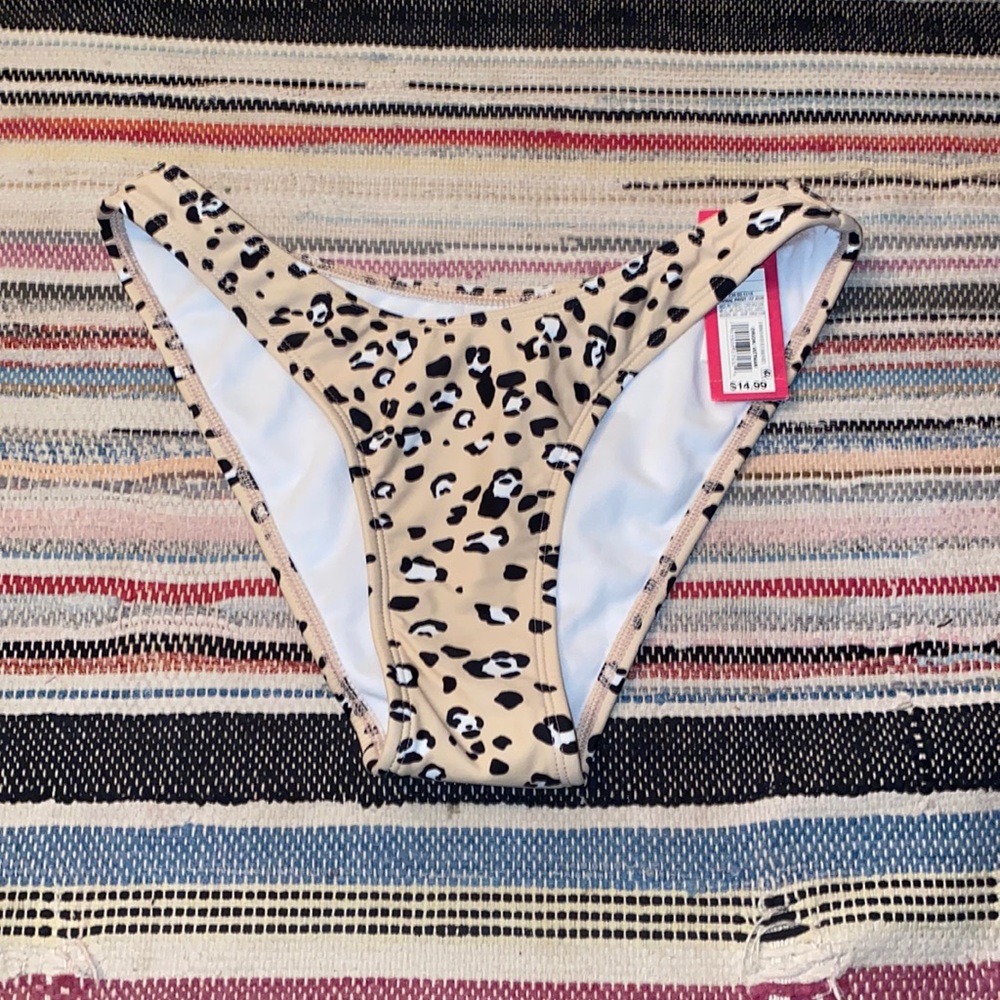 Brand new, never worn (still has tags)!